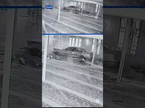 Kaza: Kontrolden Çıkan Otomobil Camiye Girdi!